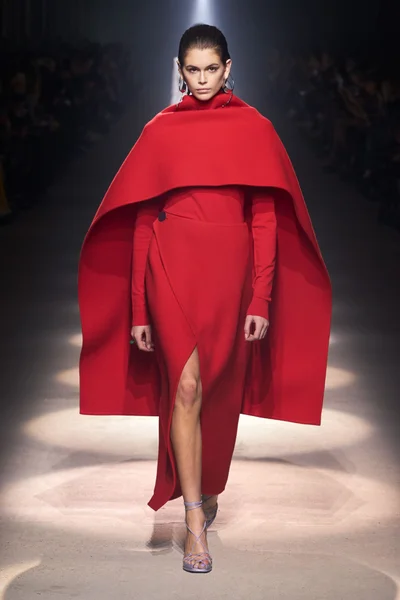 Look 16